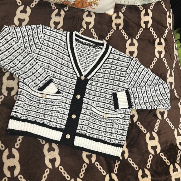 🌺🌺 NWT VERY SOFT CARDIGAN LOOKS LIKE CHANEL SIZE LARGE